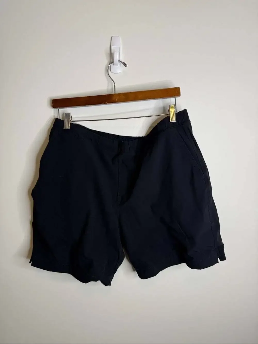 Abercrombie & Fitch black Flat-Front Men's Shorts size large